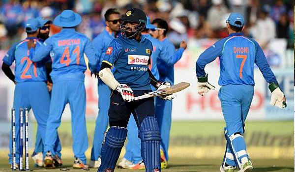 मोहाली वनडे : रोहित के दोहरे शतक के सामने श्रीलंका का समर्पण