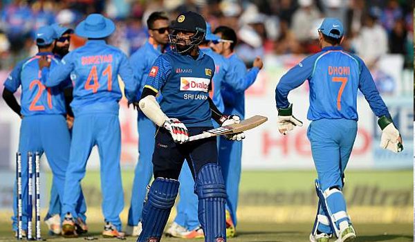 मोहाली वनडे : रोहित के दोहरे शतक के सामने श्रीलंका का समर्पण मोहाली वनडे : रोहित के दोहरे शतक के सामने श्रीलंका का समर्पण