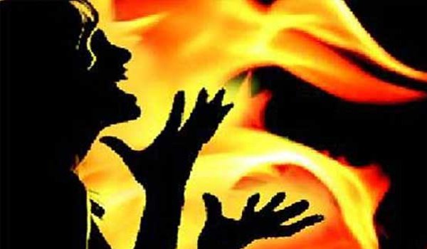 madhya pradesh : 15 year old school girl gangraped, set on fire in Sagar