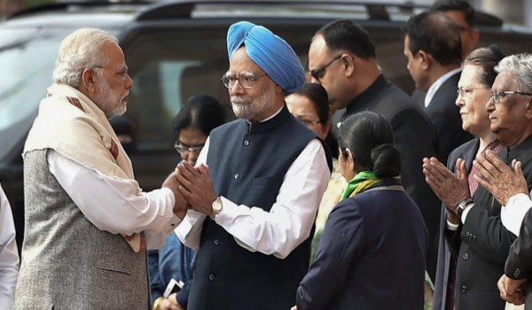 Leaders pay homage to Parliament attack victims; Manmohan greets modi