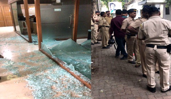 मनसे कार्यकर्ताओं ने मुंबई कांग्रेस के कार्यालय में तोड़-फोड़ की मनसे कार्यकर्ताओं ने मुंबई कांग्रेस के कार्यालय में तोड़-फोड़ की