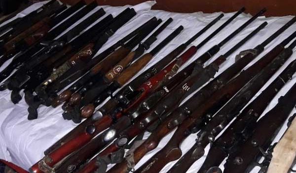 नासिक में हथियारों का जखीरा बरामद, तीन अरेस्ट