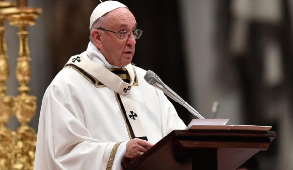 Pope Francis speaks out for immigrants in Christmas Eve message