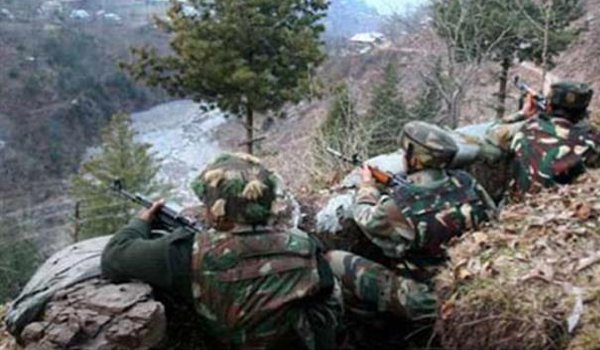 नियंत्रण रेखा पर भारत व पाकिस्तानी सेना के बीच भारी गोलीबारी नियंत्रण रेखा पर भारत व पाकिस्तानी सेना के बीच भारी गोलीबारी