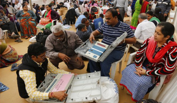 गुजरात चुनाव : 6 मतदान केंद्रों पर रविवार को दोबारा होगा चुनाव