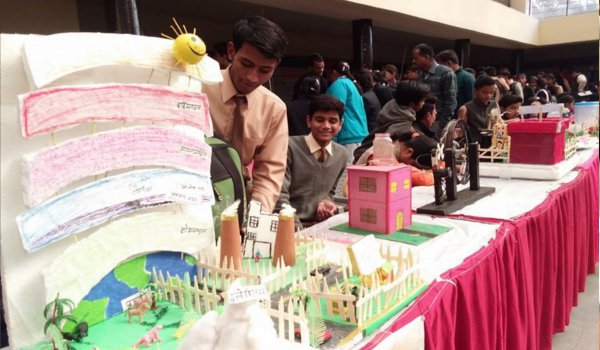 अजयमेरु विज्ञान मेले में झलकी छात्रों की प्रतिभा