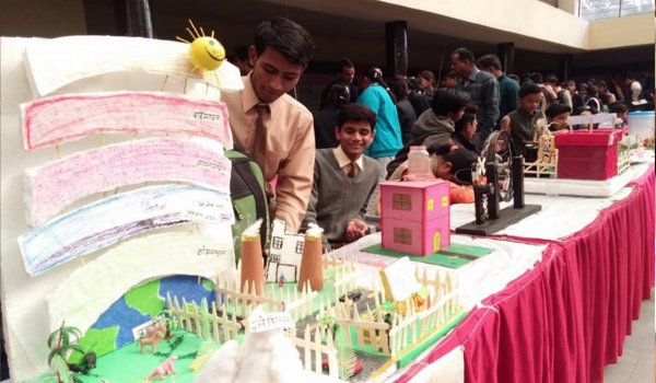 अजयमेरु विज्ञान मेले में झलकी छात्रों की प्रतिभा अजयमेरु विज्ञान मेले में झलकी छात्रों की प्रतिभा
