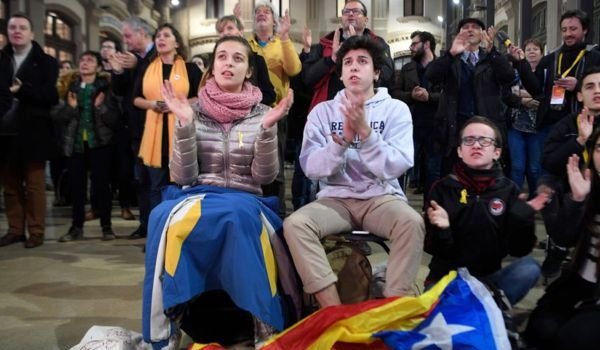 कैटेलोनिया चुनाव में स्पेन सरकार को झटका, अलगाववादियों की पार्टी को बहुमत