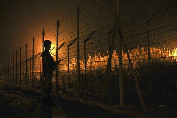 बॉर्डर पर पाकिस्तानी गोलीबारी में भारतीय जवान शहीद बॉर्डर पर पाकिस्तानी गोलीबारी में भारतीय जवान शहीद