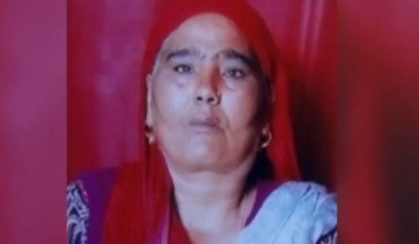 हरियाणा : आधार कार्ड न होने पर इलाज से इंकार, शहीद की विधवा की मौत