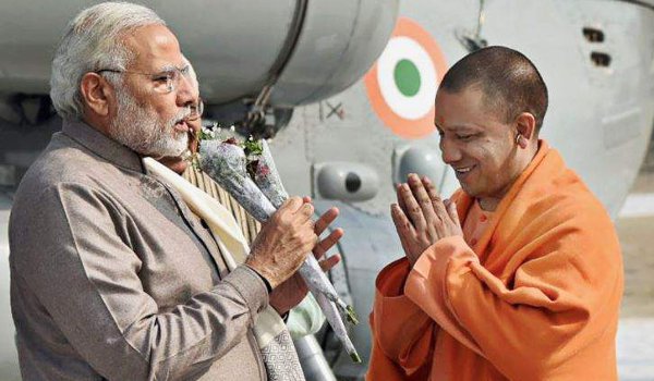 मोदी ने आदित्यनाथ की ‘अंधविश्वास से ऊपर उठने’ के लिए तारीफ की मोदी ने आदित्यनाथ की ‘अंधविश्वास से ऊपर उठने’ के लिए तारीफ की