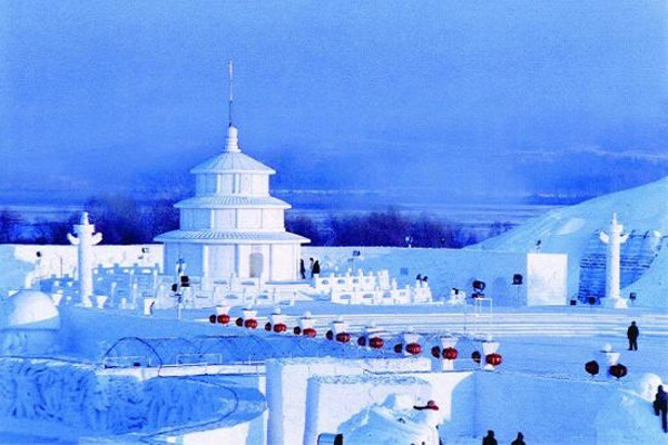 This Snow City of China is covered with snow all year long