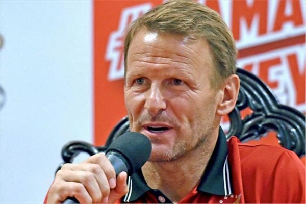 Keen Sheringham: Unaware of the rumors of going to Wolverhampton