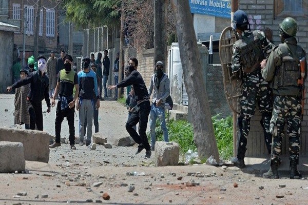 Youth injured in clashes with security forces in Jammu and Kashmir