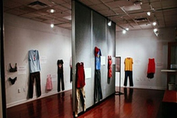 A country looks like a rape victim's clothing exhibition