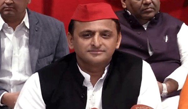 Akhilesh Yadav Tears Into Yogi Government Over Saffronisation of Haj House