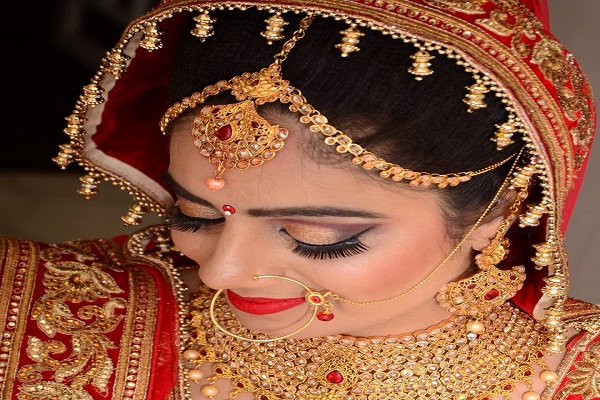 Avoid excessive make-up on wedding day
