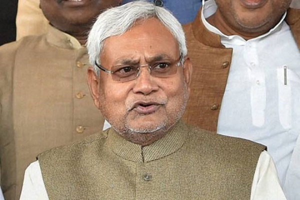 Bihar: Attack on Nitish's convoy begins
