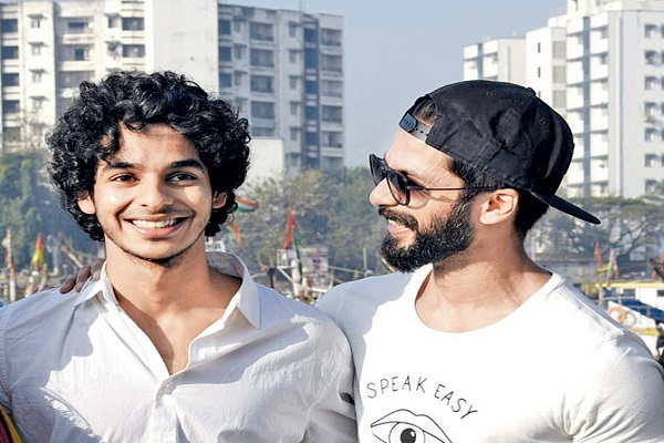 Such Bollywood siblings, which have a large age difference Such Bollywood siblings, which have a large age difference
