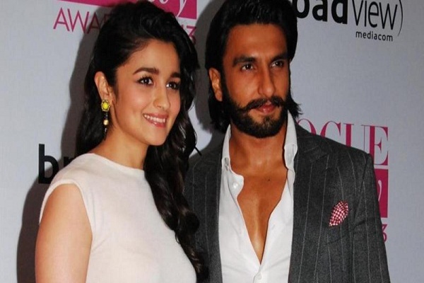 Ranbir Singh spoils Amiya Bhatt's dress in the award function