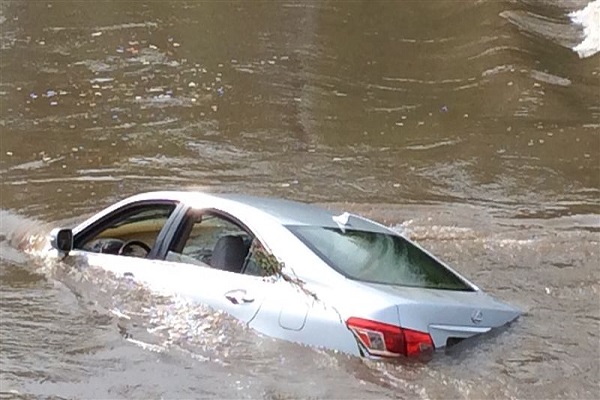Google map shows the wrong way, the Kudawa di Car in the river