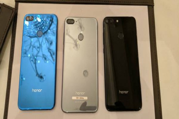 HUAWEI's Glass Body, 'Honor 9 Light' with Four Cameras Launched in India