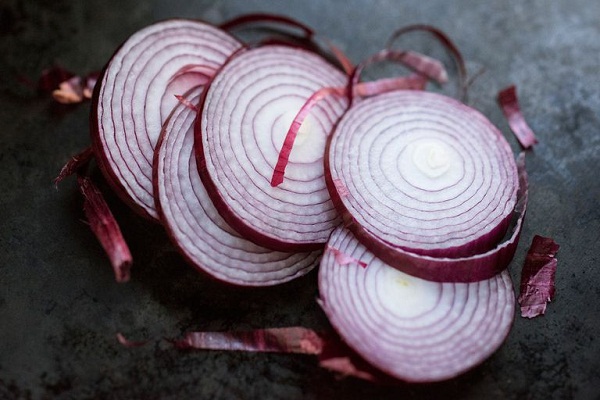 Know the Benefits Of These Dangers From Onion