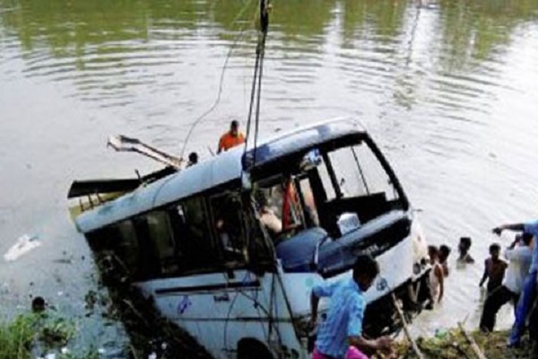 Maharashtra: 10 dead in river, 10 dead