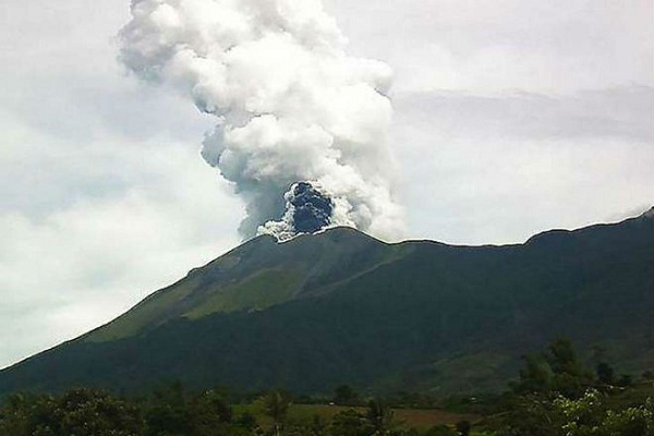Philippines increases volcano alert to dangerous levels