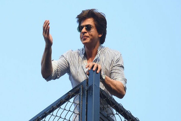 Shahrukh celebrates Makar Sankranti on 'Zero' set