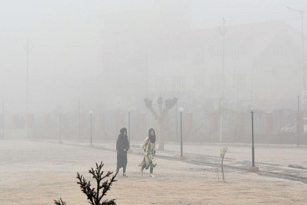 Smoky morning in Bihar, cold wave continues