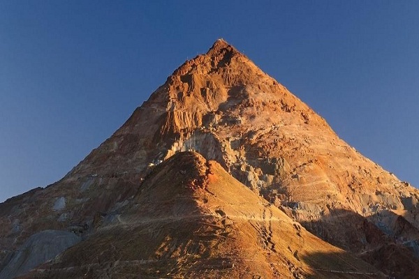 This hill is 'rich', tourists come from far and wide to seeThis hill is 'rich', tourists come from far and wide to see