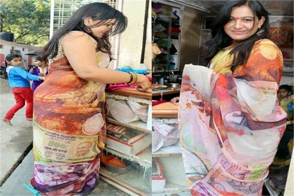 Seeing this unique sari, everyone's eyes stuck on it.