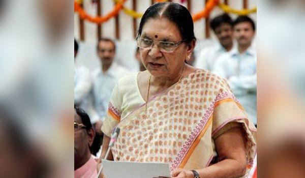 ex gujarat CM anandiben patel takes oath as Governor of Madhya Pradesh