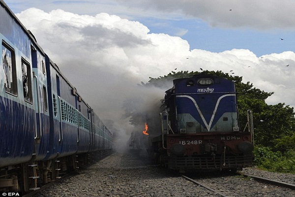 Bihar: fire in passenger train, 4 bogies burn