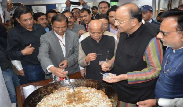 Arun Jaitley offers pre-Budget 'halwa' to Finance Ministry officials