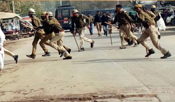 Police lathicharge right wing protesters in Bundi town