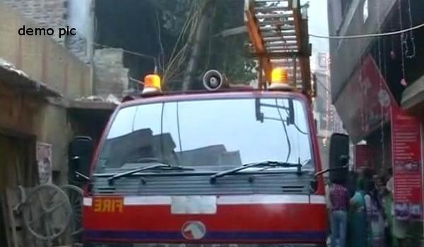 5 injured in Fire at toy shop in delhi