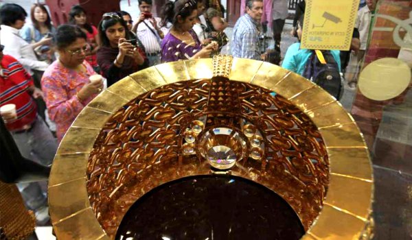 World's Largest Gold Ring Goes on Display at Sahara Centre in UAE