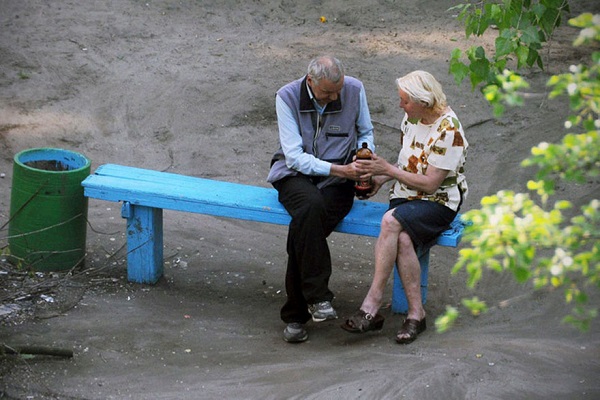 Photographer lying behind a single bench for ten years