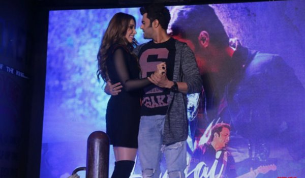 Maniesh Paul opens up about romancing Iulia Vantur