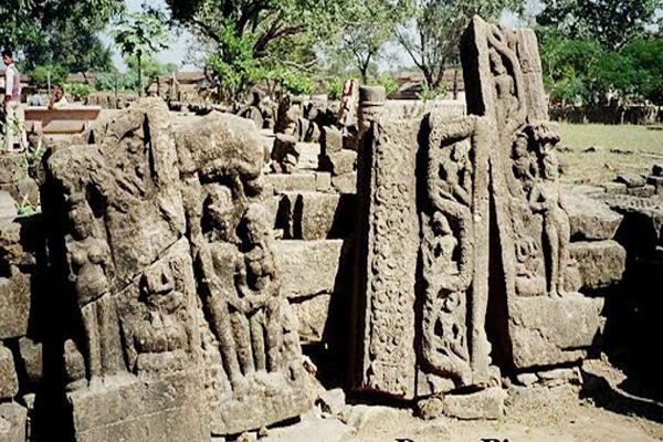 A unique temple of India whose people are scared of handing their idolsA unique temple of India whose people are scared of handing their idols