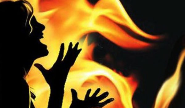 17 year old girl sets herself on fire after being harassed in Shahjahanpur