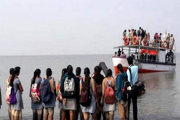 A boat loaded with students in Maharashtra, 32 were rescued