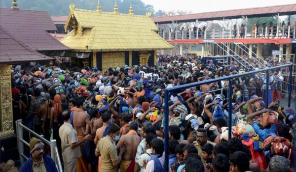 huge crowd of devotees at Sabarimala temple in kerala