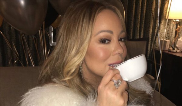 Mariah Carey demands tea during live performance