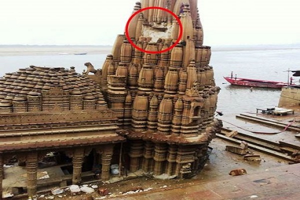 Have you seen the tilted temple present in India