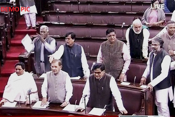 Uttar Pradesh: SP seeks apology from CM, adjourned till Tuesday