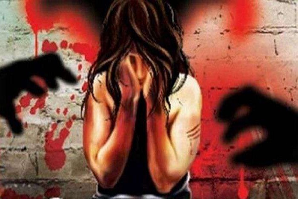 Chandauli man misbehave with woman in train