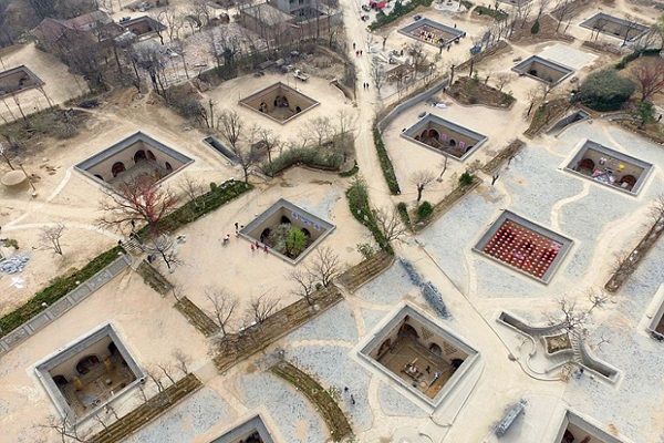 OMG! The whole village settles inside the ground